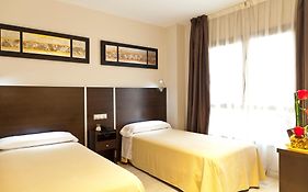 Hostal Avenida Barajas Madrid Exterior photo